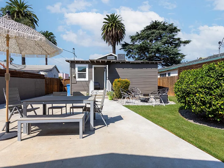 2918 S Harcourt Ave — Photo 35
