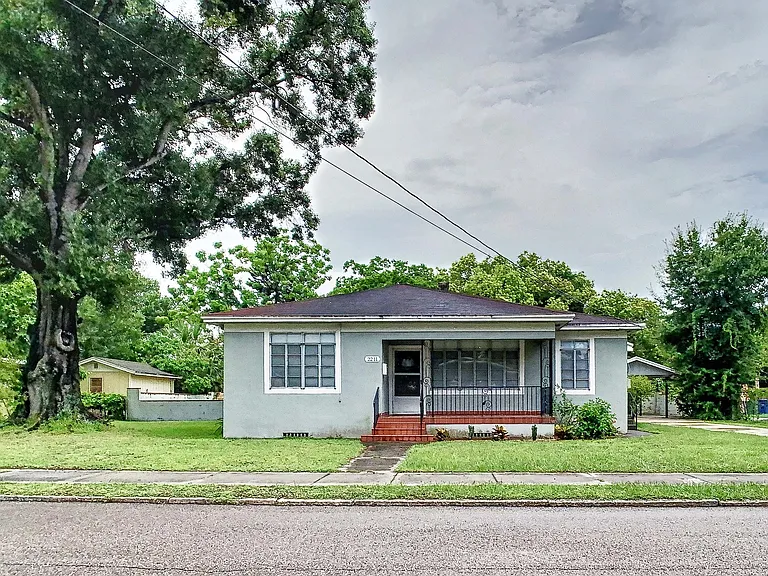 2211 Durham St — Photo 1
