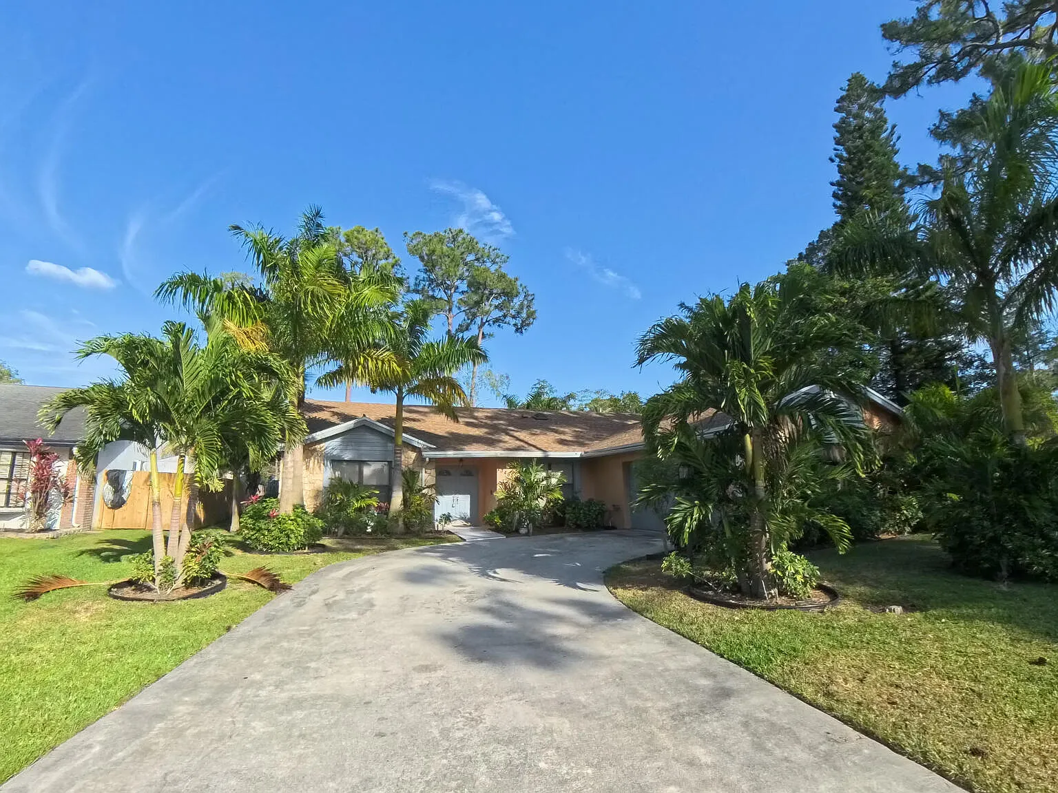 4 bed, 2.0 bath, 2383 sqft, $4,500 — Photo 3