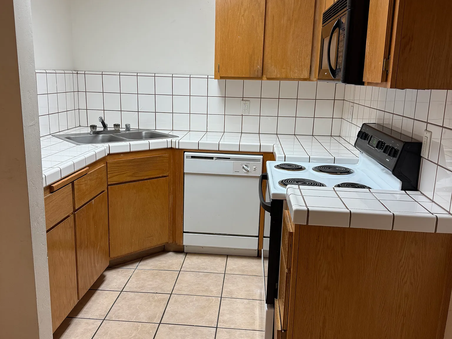 3 bed, 2.5 bath, $1,795 — Photo 2