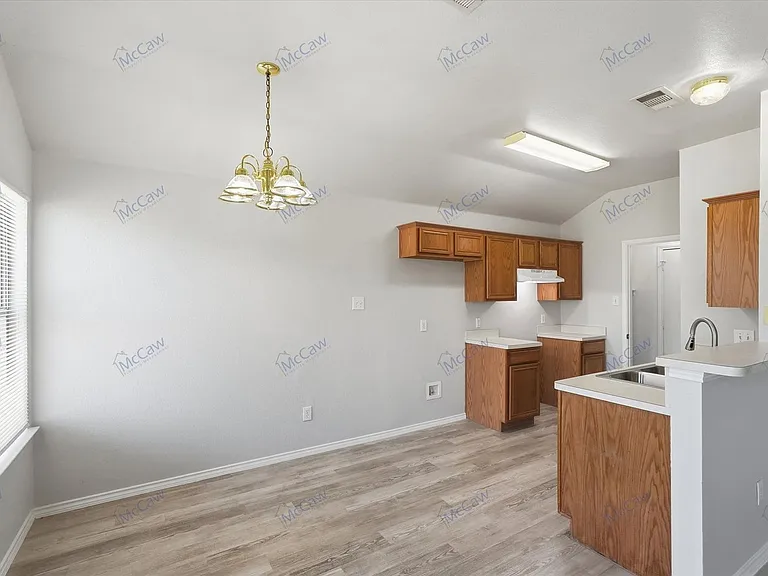 412 Pin Oak Ln — Photo 6