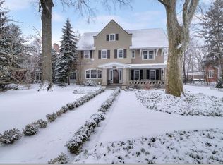 2197 Harcourt Dr, Cleveland Heights, OH
