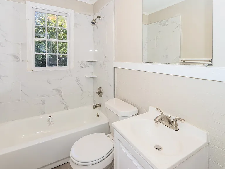 299057_029_bathroom_13291753.jpg