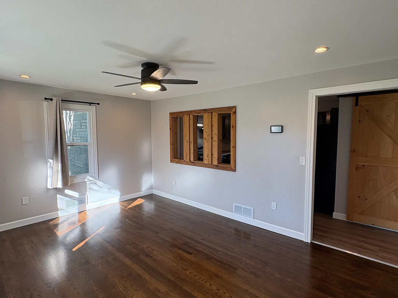 606 Hoyt St — Photo 2