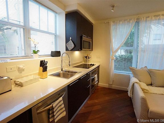 2nd image of 927 Euclid Ave APT 010