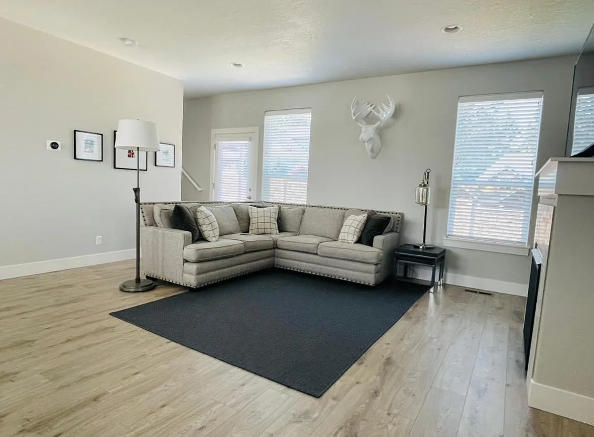 Living Room - 5675 Boundary Dr S