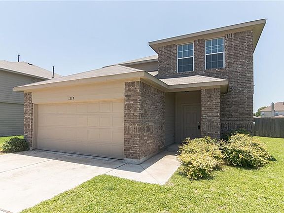 2nd image of 1219 Montell Ln