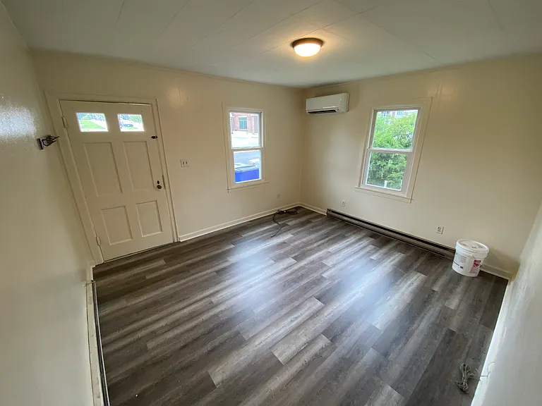 204 Clay St SW — Photo 3