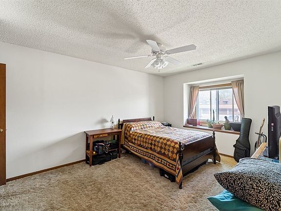2nd image of 4657 Woodland Ave Unit 8
