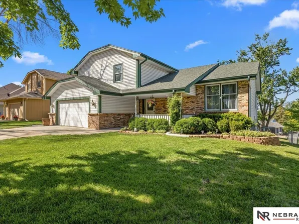 1418 Cherry Tree Ln, Papillion, NE 68133
