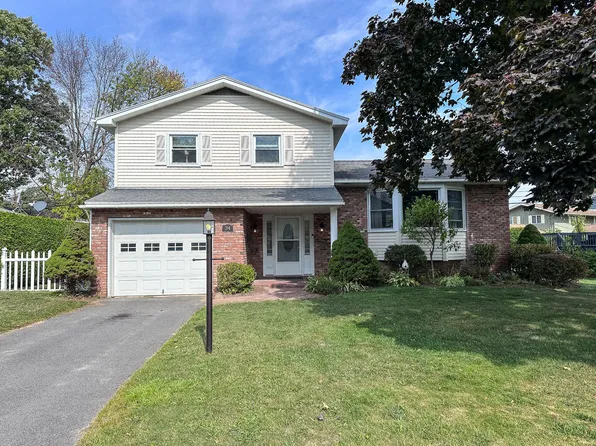 34 Crescent Dr, Plattsburgh, NY 12901