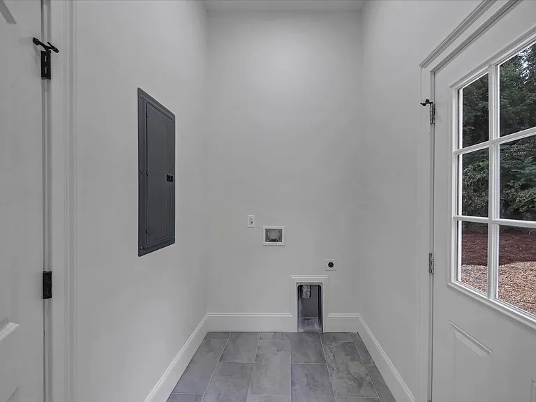 212 S Broad St SW — Photo 20
