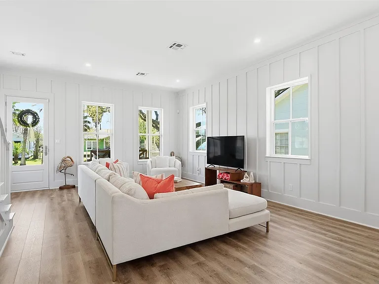 4712 Avenue Q — Photo 6