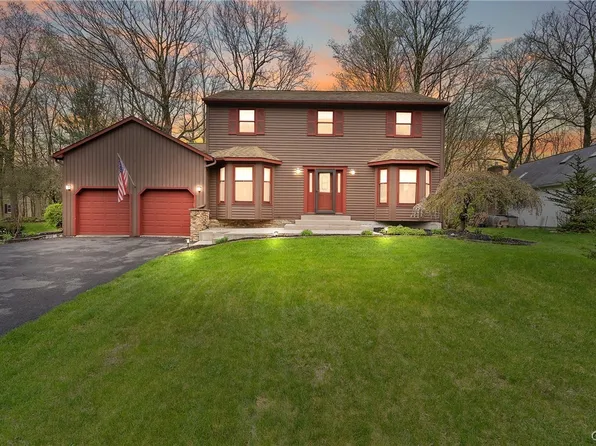 4527 Lamplighter Ln, Manlius, NY 13104