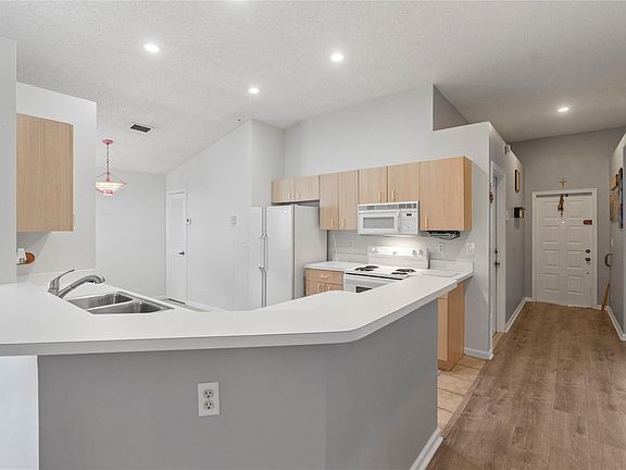 5th image of 674 NW 183rd Way