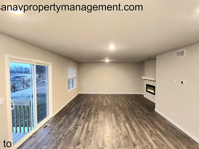 2459 SE Fox Valley Dr — Photo 5