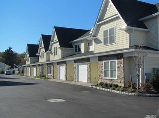 22 Creek Rd APT 105, Huntington, NY 11743