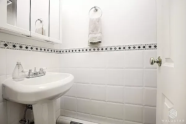 Rented by Waldstar Real Estate LLC | media 29