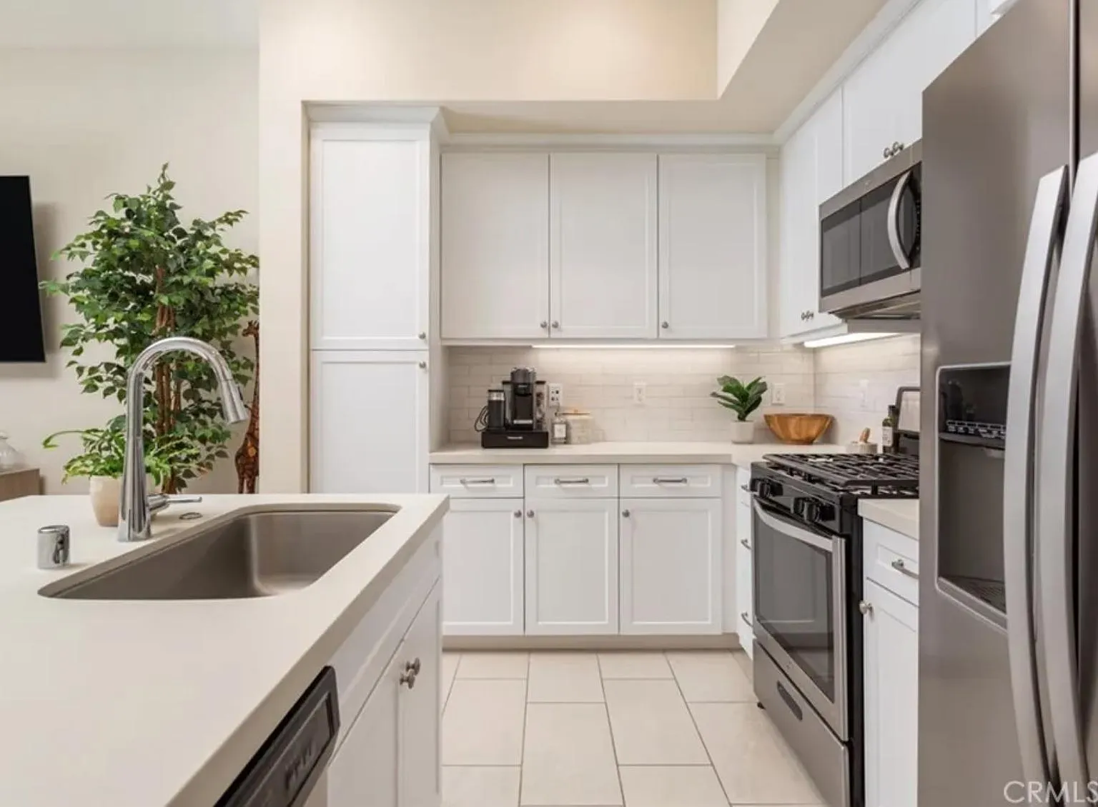 2 bed, 2.5 bath, 1165 sqft, $4,085 — Photo 4