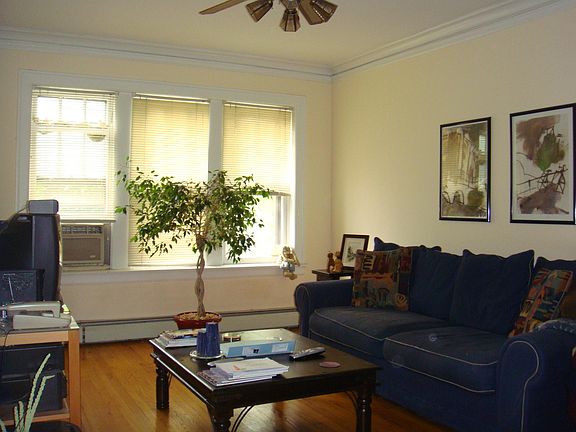 SIMILAR LIIVING ROOM