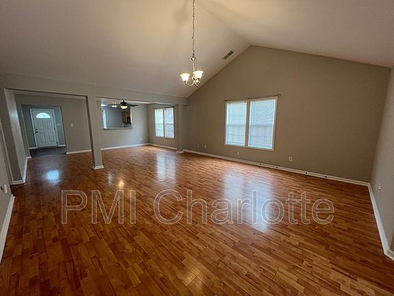 3rd image of 13029 Beddingfield Dr