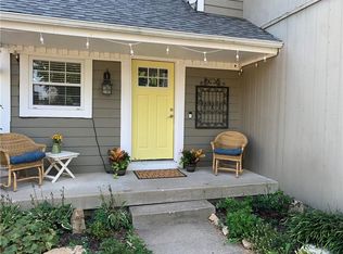 15457 S Bradley Dr, Olathe, KS 66062