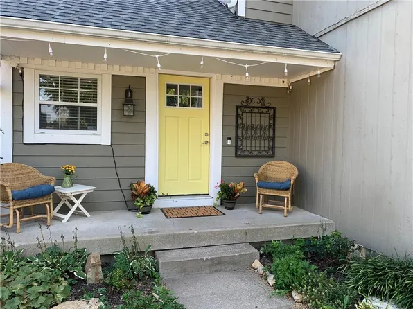 15457 S Bradley Dr, Olathe, KS 66062