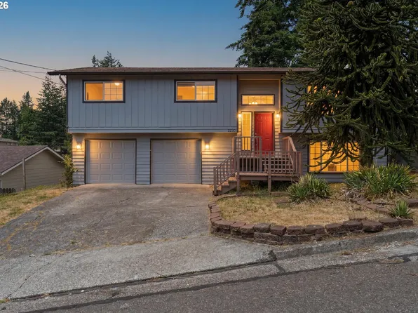 2230 Oak St, North Bend, OR 97459