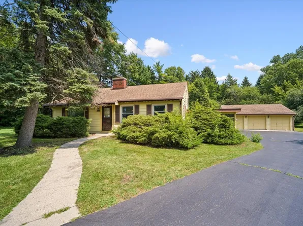 2460 S Benton St, Palatine, IL 60067