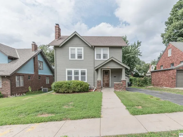 5628 Pierce St, Omaha, NE 68106