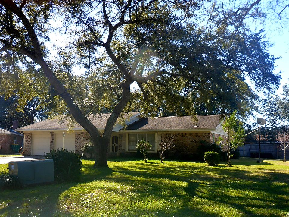 1st image of 3 Greenwood Cir