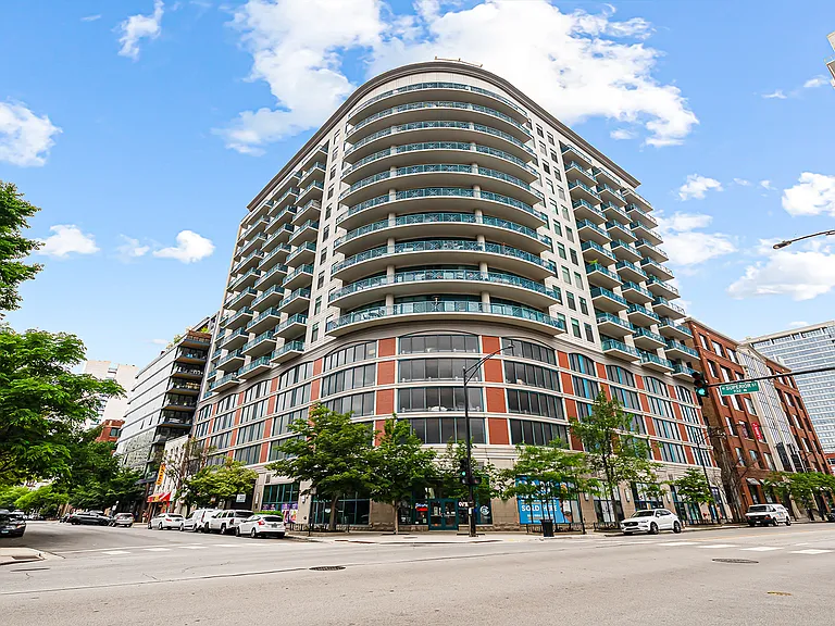 340 W Superior St #1604 — Photo 1