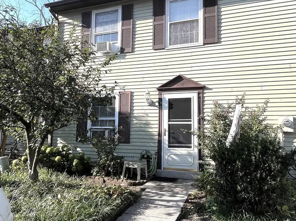 504 W Loch Lomond Dr, Sicklerville, NJ 08081