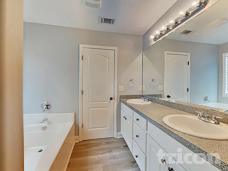 527 Embassy Walk — Photo 15