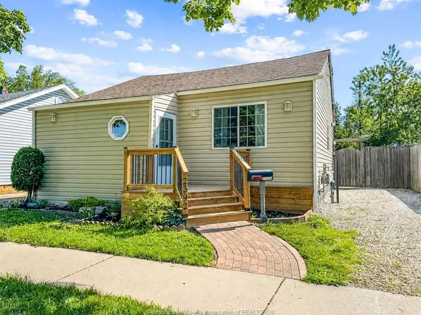 2392 Louis Ave, Windsor, ON N8W 2B8