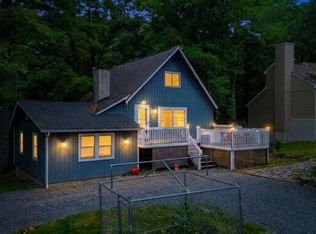 204 Mountain Lake Dr, Dingmans Ferry, PA 18328