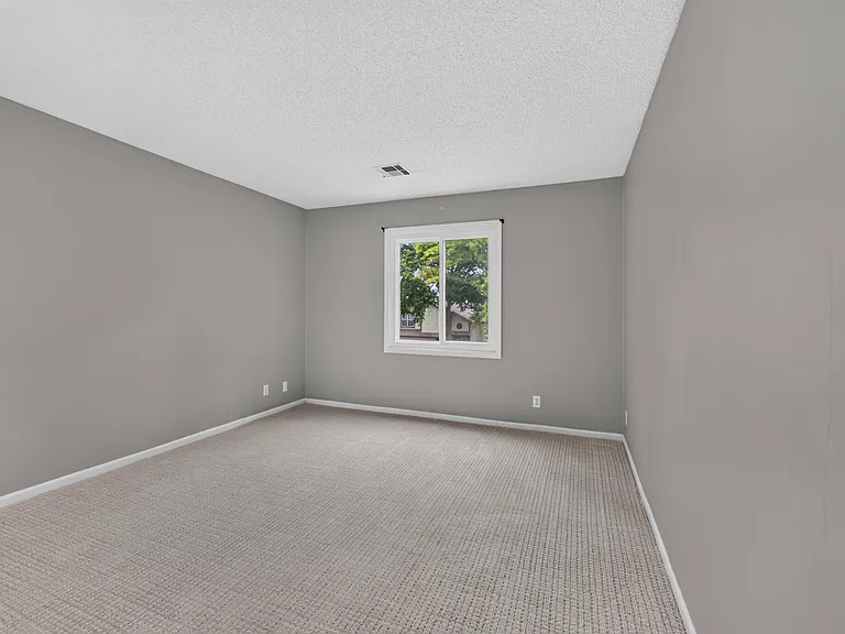 12044 Hemlock St — Photo 28