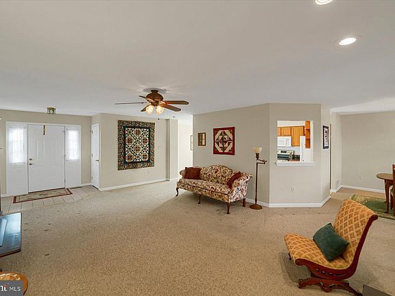 5th image of 100 Forest Glen Cir