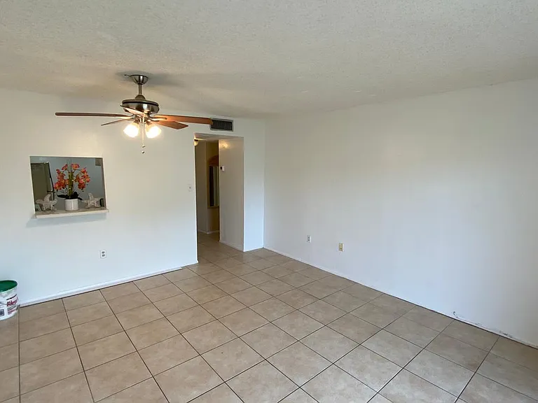 4304 NW 9th Ave #3-3B-3B3 — Photo 6