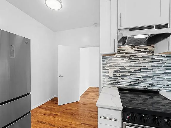 3rd image of 122 Norfolk St APT 22