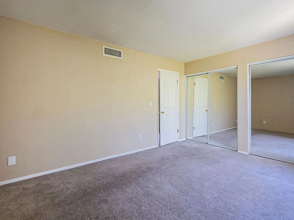 Representative unfurnished bedroom at 1801 West Tuckey Lane.