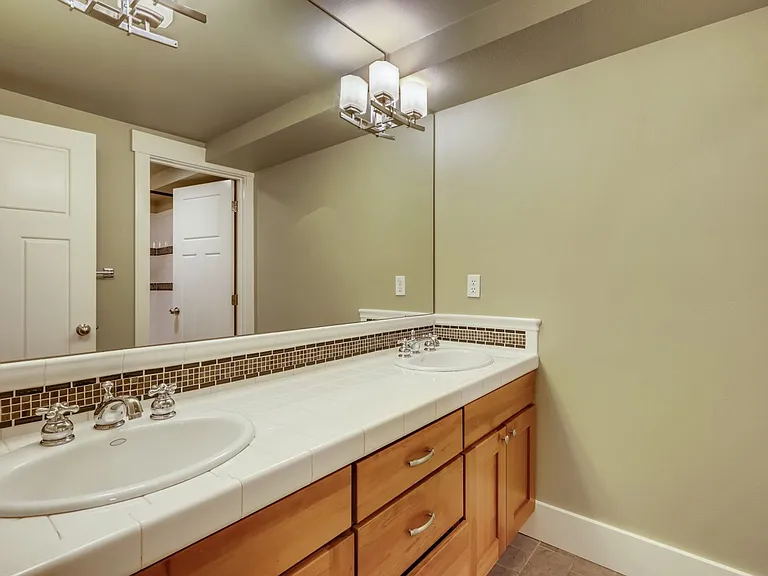 1108 Taylor Ave N #B — Photo 8
