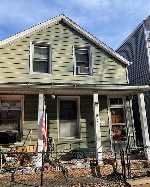 1st image of 224 Edwards Pl