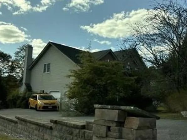 208 Spyglass Ct, East Stroudsburg, PA 18302