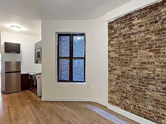 3rd image of 212 W 80th St #3WR