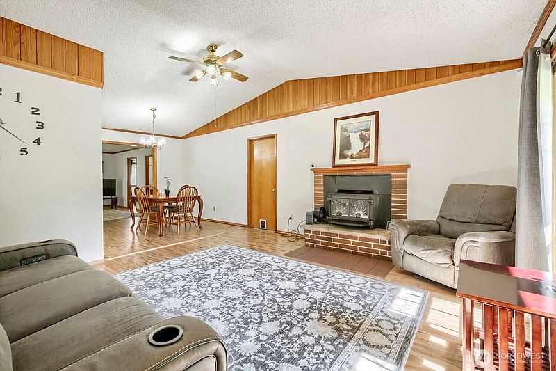 5th image of 29311 33rd Avenue S