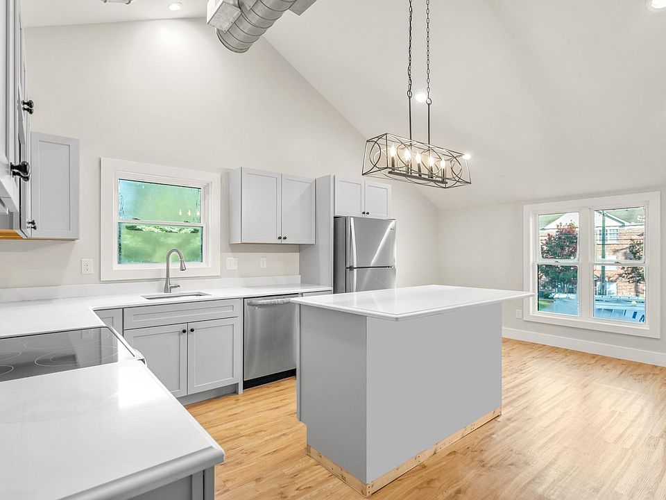 Gorgeous, bright kitchen with Stainless Steel Appliances