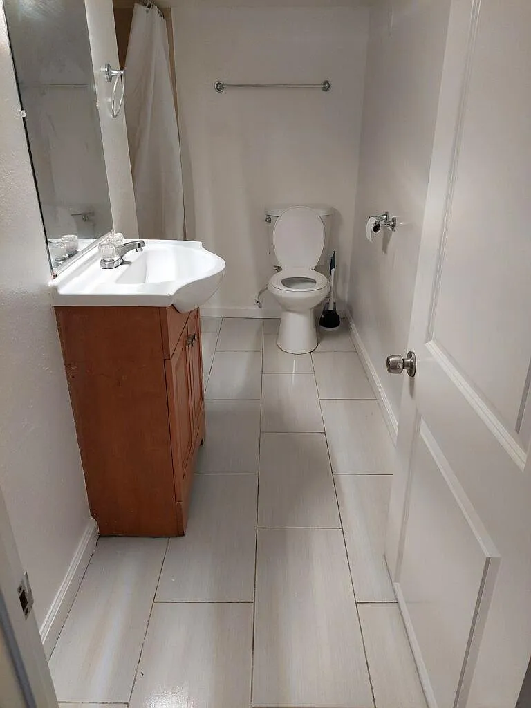 412 Bissell Ave — Photo 2
