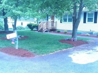 18 Hickory St, Hudson, NH 03051