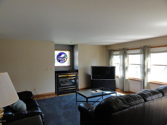 2nd image of 1368 Buckhorn St